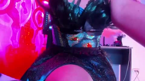 Snapshot of girlghost_ chatting on May 24, 6:24 pm GhostG online show from May 24, 6:24 pm