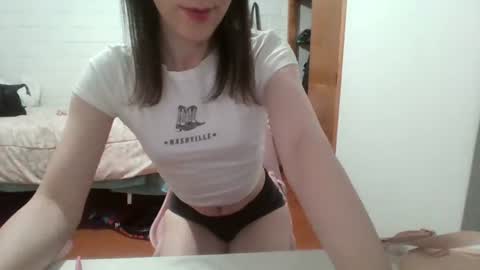 Snapshot of girllytrans chatting on November 17, 4:18 am girllytrans online show from November 17, 4:18 am