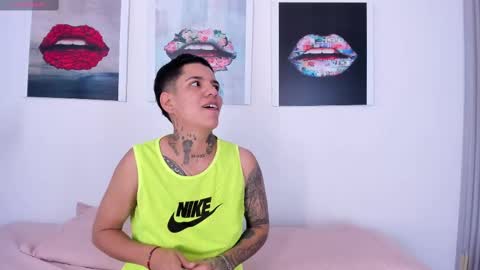 Snapshot of girls_inlove chatting on September 27, 11:48 am girls_inlove online show from September 27, 11:48 am