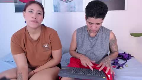 Snapshot of girls_inlove chatting on October 14, 12:17 pm girls_inlove online show from October 14, 12:17 pm