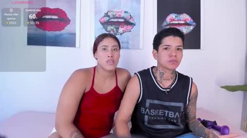 Snapshot of girls_inlove chatting on October 24, 12:23 pm girls_inlove online show from October 24, 12:23 pm