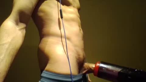 Snapshot of girlscumwithme33 chatting on March 10, 3:33 am girlscumwithme33 online show from March 10, 3:33 am