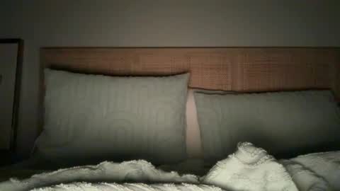 girlswanthis online show from June 19, 2:49 am