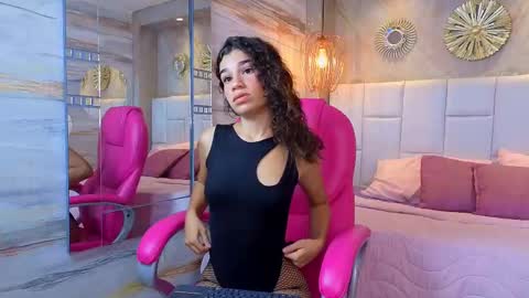 Snapshot of girlsweetgb chatting on September 25, 6:22 pm girlsweetgb online show from September 25, 6:22 pm