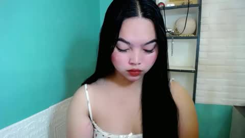 Rhaine online show from February 25, 7:01 pm