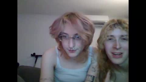 girlw0rm online show from March 4, 5:21 am