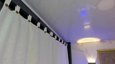     online show from October 21, 10:27 am