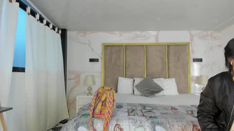     online show from November 16, 11:27 am