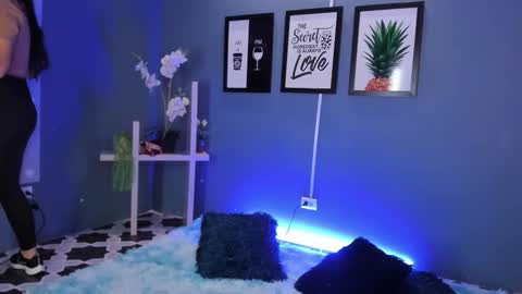 Snapshot of giselamaru chatting on March 10, 10:53 am online show from March 10, 10:53 am