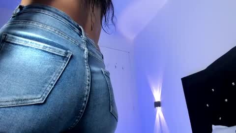 Snapshot of gisell_antonella chatting on April 7, 1:11 pm Gisell online show from April 7, 1:11 pm