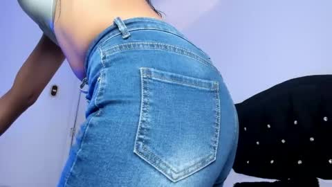 Snapshot of gisell_antonella chatting on April 13, 2:00 pm Gisell online show from April 13, 2:00 pm