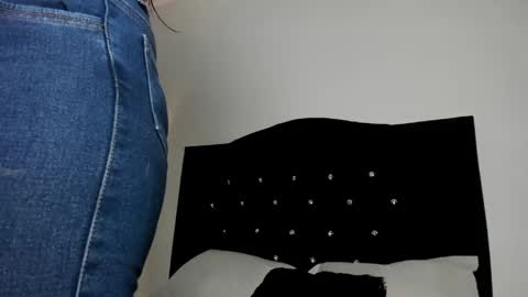 Snapshot of gisell_antonella chatting on April 22, 1:23 pm Gisell online show from April 22, 1:23 pm