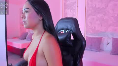 Snapshot of giselle_anelise chatting on April 22, 2:14 am giselle_anelise online show from April 22, 2:14 am