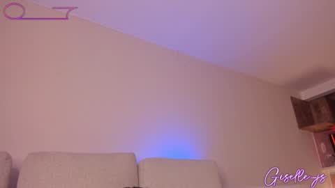 Instagram gisellee  22  online show from January 14, 3:56 am