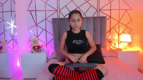 Snapshot of giselle_roldan chatting on February 12, 11:40 am GISELLE ROLDAN online show from February 12, 11:40 am