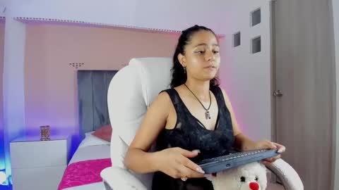Snapshot of giselle_roldan chatting on September 10, 3:39 am GISELLE ROLDAN online show from September 10, 3:39 am