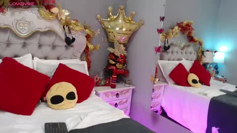 GiselleNoah online show from December 30, 4:19 pm