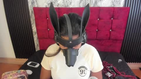 gisellholden_ online show from May 20, 1:17 pm
