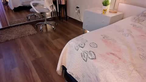 Snapshot of gisselle_tomposon chatting on March 22, 2:26 am Giselle Tompos online show from March 22, 2:26 am