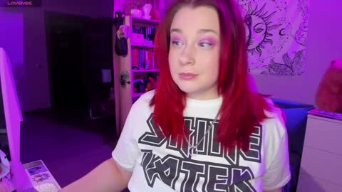Snapshot of gitera_ chatting on January 20, 12:04 am AlexaMillis online show from January 20, 12:04 am