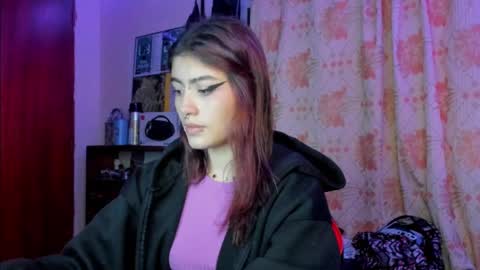 Snapshot of giulietta_mon chatting on February 11, 11:44 pm Giulietta online show from February 11, 11:44 pm