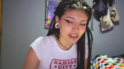 Snapshot of giulietta_mon chatting on April 1, 5:19 am Giulietta online show from April 1, 5:19 am