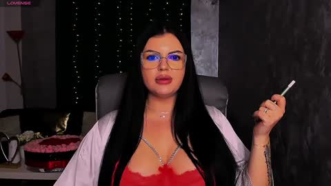 Snapshot of giulyalust chatting on December 2, 3:15 am Giulia online show from December 2, 3:15 am