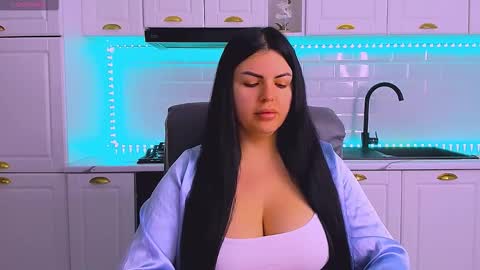 Snapshot of giulyalust chatting on March 3, 4:40 am Giulia online show from March 3, 4:40 am