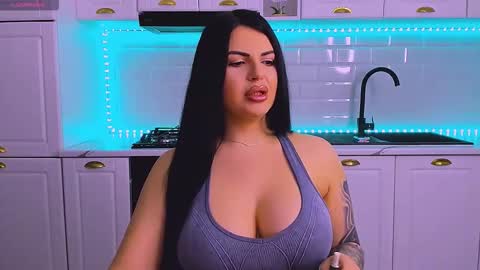 Snapshot of giulyalust chatting on March 25, 9:43 pm Giulia online show from March 25, 9:43 pm