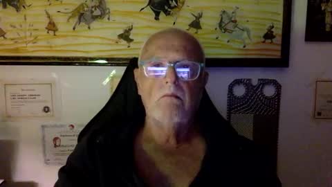 giutomma930394 online show from May 9, 6:35 pm