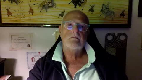 giutomma930394 online show from May 12, 9:45 pm