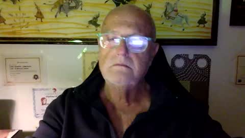 giutomma930394 online show from May 18, 9:09 pm