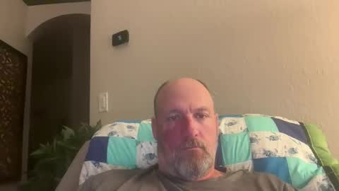 Snapshot of giveitup193 chatting on February 20, 1:35 am giveitup193 online show from February 20, 1:35 am