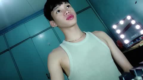 givemethrillx online show from April 3, 2:37 pm