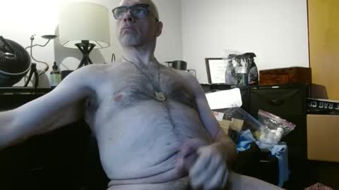 Snapshot of glaikind925958 chatting on April 4, 3:49 am glaikind925958 online show from April 4, 3:49 am