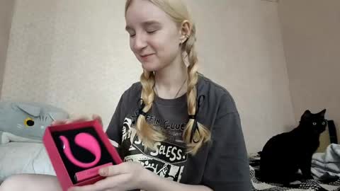Laura online show from April 22, 8:06 am