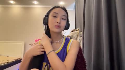 Snapshot of glenngauldin chatting on March 17, 10:18 am Mia online show from March 17, 10:18 am