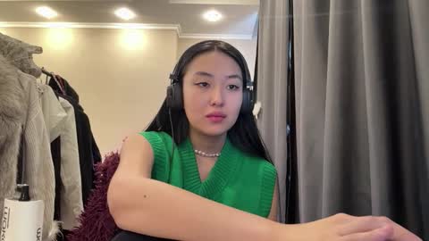 Snapshot of glenngauldin chatting on March 19, 9:13 am Mia online show from March 19, 9:13 am