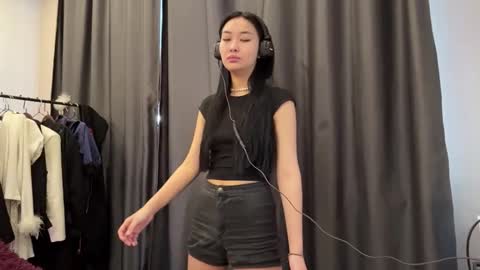 Snapshot of glenngauldin chatting on March 23, 9:24 am Mia online show from March 23, 9:24 am