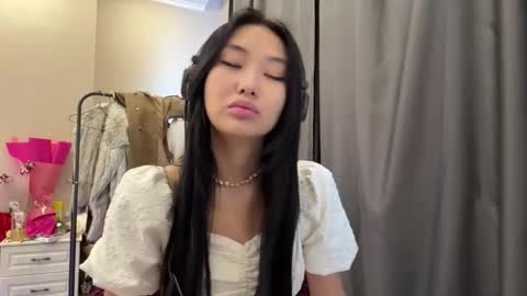 Snapshot of glenngauldin chatting on March 24, 9:36 am Mia online show from March 24, 9:36 am