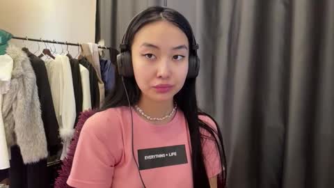 Snapshot of glenngauldin chatting on March 26, 10:54 am Mia online show from March 26, 10:54 am