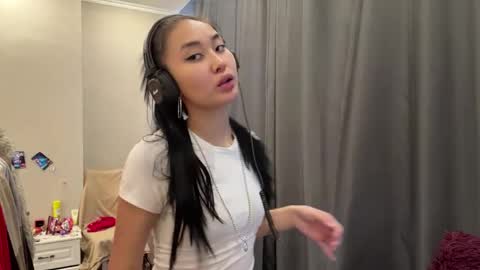 Snapshot of glenngauldin chatting on March 30, 11:33 am Mia online show from March 30, 11:33 am