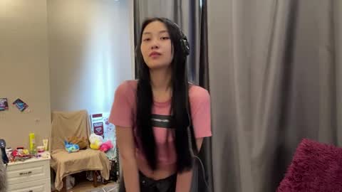 Snapshot of glenngauldin chatting on April 1, 7:31 am Mia online show from April 1, 7:31 am