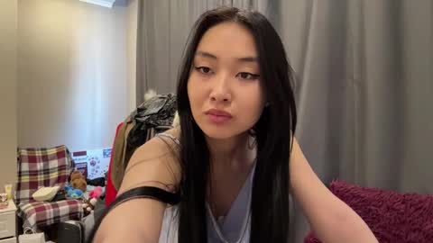 Snapshot of glenngauldin chatting on April 2, 9:40 am Mia online show from April 2, 9:40 am