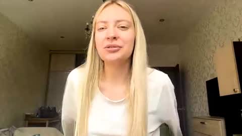 Snapshot of glennisachzet chatting on August 5, 7:44 am Sandy online show from August 5, 7:44 am