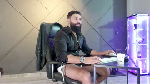 Matthew .. for short call me Matt online show from December 3, 5:09 am