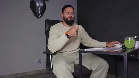 Matthew .. for short call me Matt online show from September 20, 12:22 am