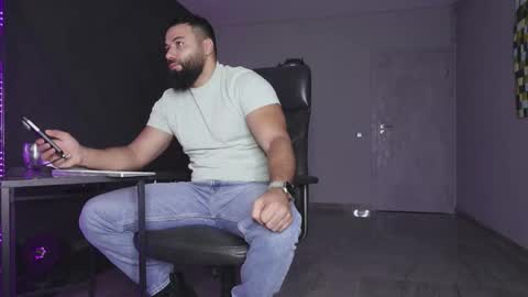 Matthew .. for short call me Matt online show from November 30, 4:49 am