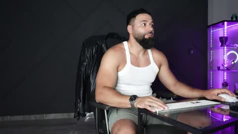 Matthew .. for short call me Matt online show from May 16, 10:41 pm