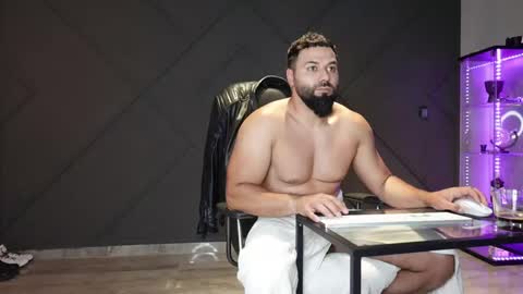 Matthew .. for short call me Matt online show from May 17, 7:54 pm